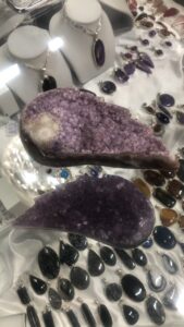 Read more about the article #crystals #amethyst #angelwings

 AOK Crystal Specialists  
www.aokspecialtygifts.com.au
151 High Street Shepparton
Tuesday- Friday 9am – 5pm
Saturday 9am -4pm
 03 58215974 
GO HERE: https://aokspecia…