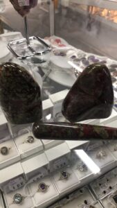 Read more about the article #crystals #dragonstone #freeform
 AOK Crystal Specialists  
www.aokspecialtygifts.com.au
151 High Street Shepparton
Tuesday- Friday 9am – 5pm
Saturday 9am -4pm
 03 58215974 
GO HERE: https://aokspecia…