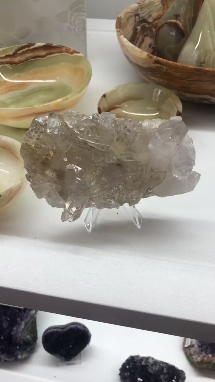 Read more about the article #clearquartz #cluster
 Wishing you a Blessed Easter  
We will be closing over Easter for some special family time. 
We will reopen on Tuesday 19th April at 9am.  AOK Crystal Specialists  www.aokspecia…