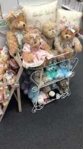 Read more about the article Adorable Settlers Bears  
#teddybears #cuteness #cuddles
#crystalshops #crystals 
 AOK Specialty Gifts  
www.aokspecialtygifts.com.au
151 High Street Shepparton
Monday 10am – 4:30pm
Tuesday- Friday 9a…