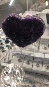 Read more about the article Amethyst Heart 
 AOK 151 High Street Shepparton 
#crystalshops #crystals #amethyst #heart #healing 
 AOK Specialty Gifts  
www.aokspecialtygifts.com.au
151 High Street Shepparton
Monday 10am – 4:30pm…