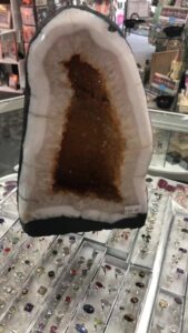 Read more about the article Citrine Cave 
 www.aokspecialtygifts.com.au 
151 High Street Shepparton
Monday 10am – 4:30pm
Tuesday- Friday 9am – 5pm
Saturday 9am -4pm
CLOSED Public Holidays
 03 58215974 
GO HERE: https://aokspeci…