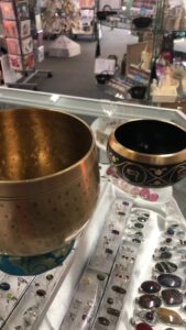 Read more about the article Singing Bowls 
 www.aokspecialtygifts.com.au 
151 High Street Shepparton
Monday 10am – 4:30pm
Tuesday- Friday 9am – 5pm
Saturday 9am -4pm
CLOSED Public Holidays
 03 58215974 
GO HERE: https://aokspec…