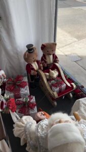 Read more about the article Christmas Bears and Sleigh  
www.aokspecialtygifts.com.au 
 151 High Street Shepparton 
 Opening Hours Thursday  Oct 12th to Saturday 21st October
Monday – Friday 10am – 4:00pm
Saturday 10am – 4pm 
…