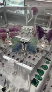 Read more about the article NEW Arrivals Mini Butterfly Wings Fluorite & Clear Quartz  
 AOK 151 High Street Shepparton 
 New Opening Hours  
*CLOSED Mondays & Tuesdays
Wednesday- Friday 10-5:00pm
*Saturday 10am – 2.00pm
*CLOSED…